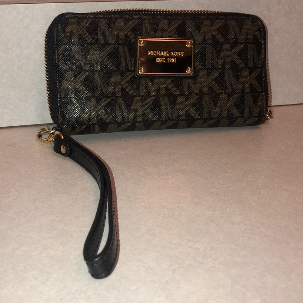 Michael Kors Wristlet